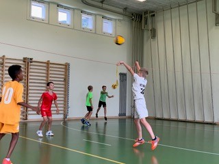 Volleyball und viele andere Spiele organisierte die Volleyballgruppe Welschenrohr-Herbetswil