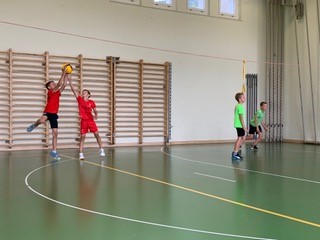 Volleyball und viele andere Spiele organisierte die Volleyballgruppe Welschenrohr-Herbetswil