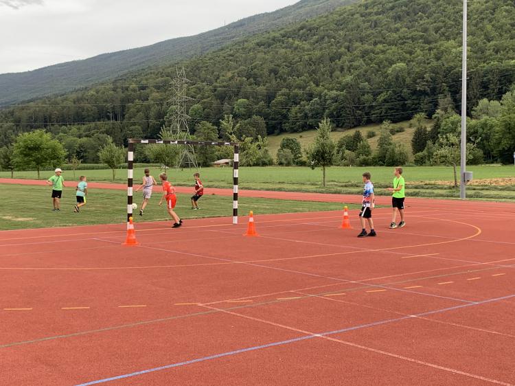 Der Herrenturnverein organisierte ein Spielturnier, bei welchem die Teams in verschiedenen interessanten Spielen gegeneinander antraten. 