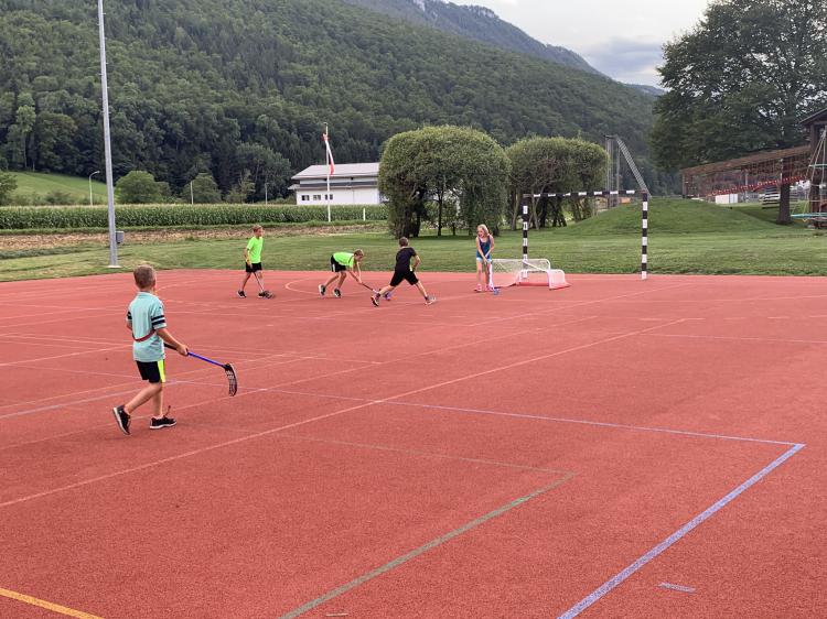 Der Herrenturnverein organisierte ein Spielturnier, bei welchem die Teams in verschiedenen interessanten Spielen gegeneinander antraten. 