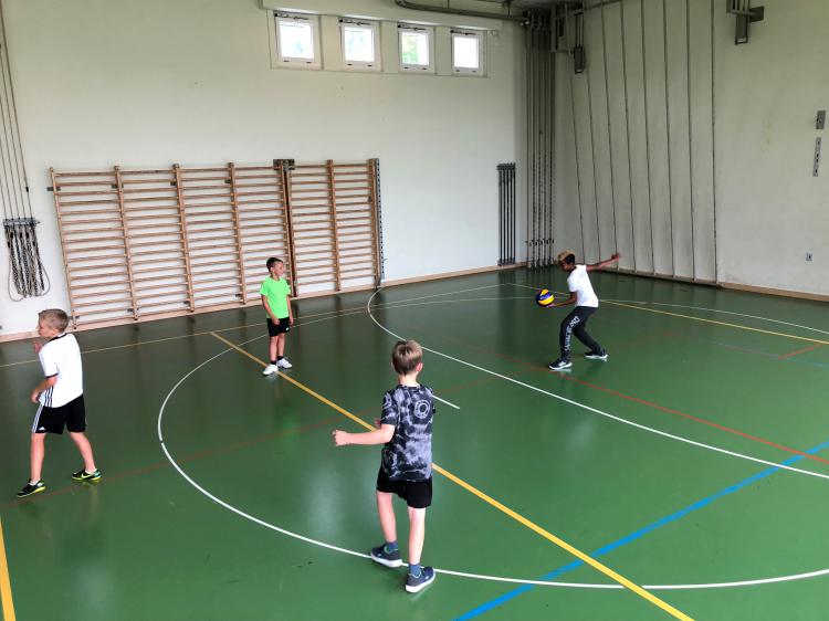 Volleyball und viele andere Spiele organisierte die Volleyballgruppe Welschenrohr - Herbetswil.