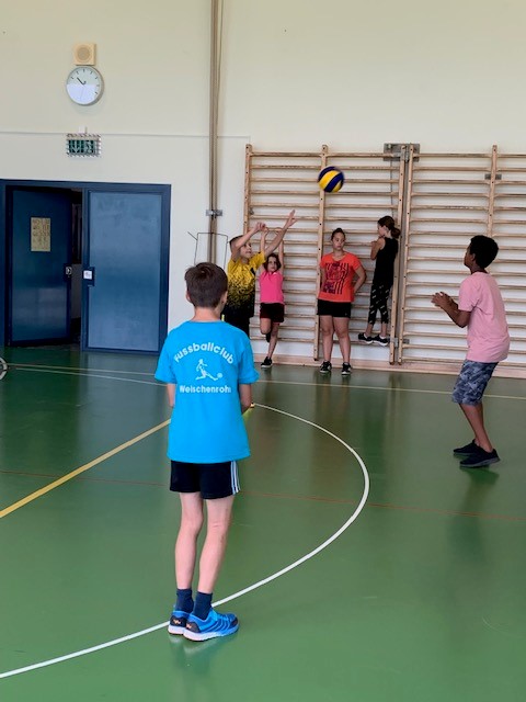 Volleyball und viele andere Spiele organisierte die Volleyballgruppe Welschenrohr-Herbetswil.