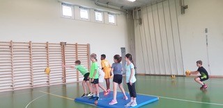 Volleyball und viele andere Spiele organisierte die Volleyballgruppe Welschenrohr-Herbetswil