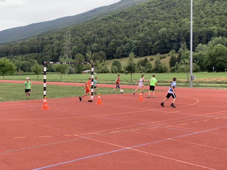 Der Herrenturnverein organisierte ein Spielturnier, bei welchem die Teams in verschiedenen interessanten Spielen gegeneinander antraten. 