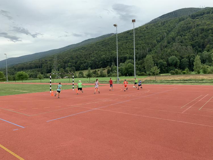 Der Herrenturnverein organisierte ein Spielturnier, bei welchem die Teams in verschiedenen interessanten Spielen gegeneinander antraten. 