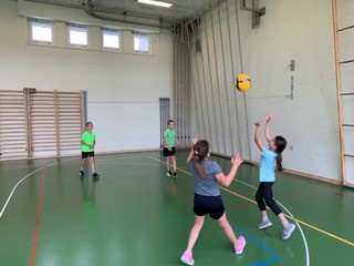 Volleyball und viele andere Spiele organisierte die Volleyballgruppe Welschenrohr-Herbetswil