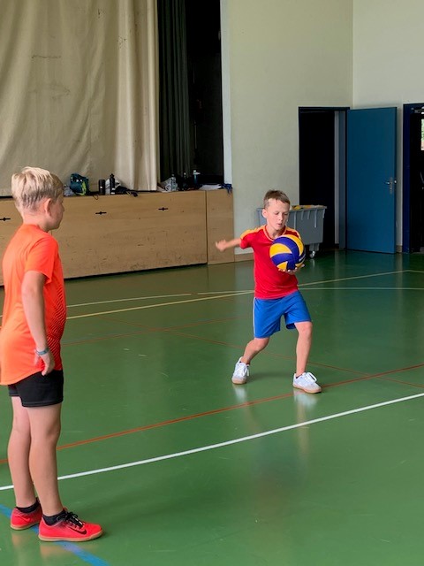 Volleyball und viele andere Spiele organisierte die Volleyballgruppe Welschenrohr-Herbetswil.