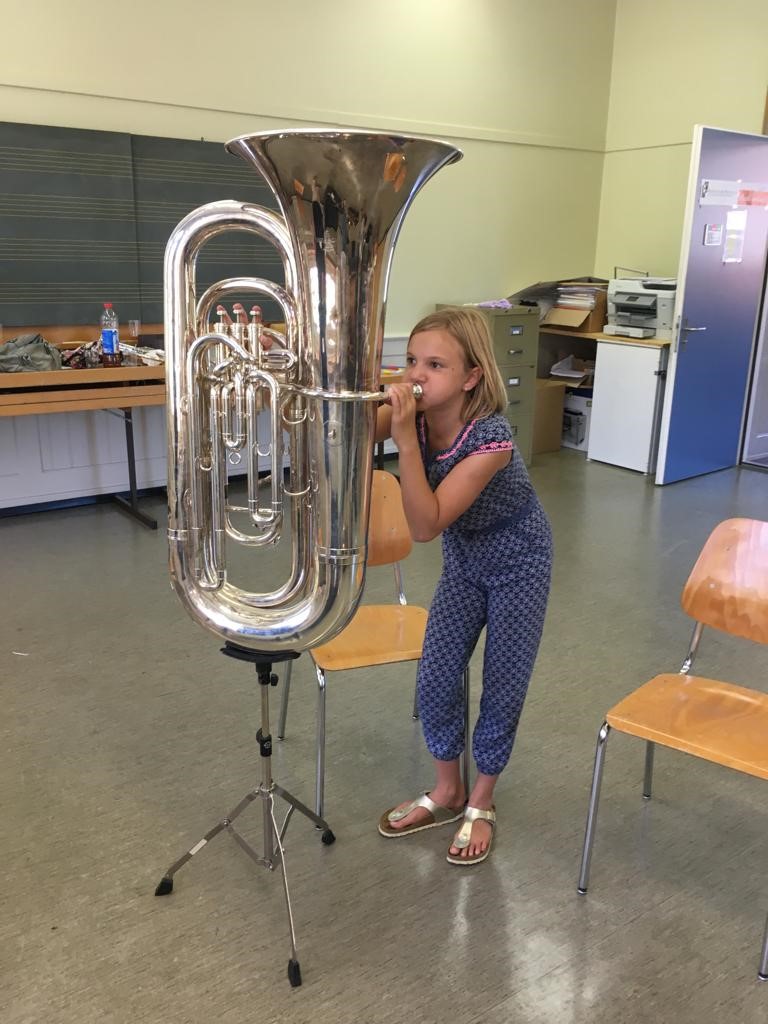 11 musikbegeisterte Kinder verbrachten einen tollen Nachmittag beim Musikparcours des Musikveriens.