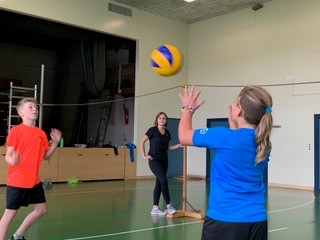 Volleyball und viele andere Spiele organisierte die Volleyballgruppe Welschenrohr-Herbetswil