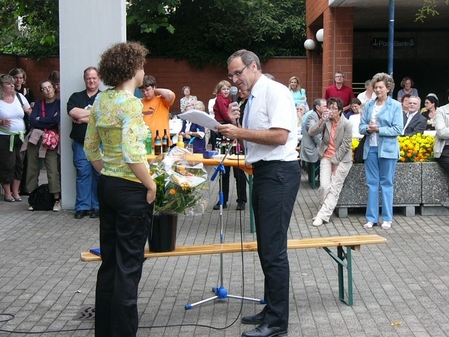 Die Laudatio wird von ca. 100 begeisterten Zuhörern verfolgt
