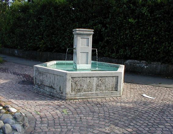 Brunnen an der Kreuzung Mellingerstrasse / Wohlenschwilerstrsse