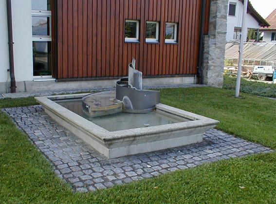 Brunnen vor dem Gemeindehaus