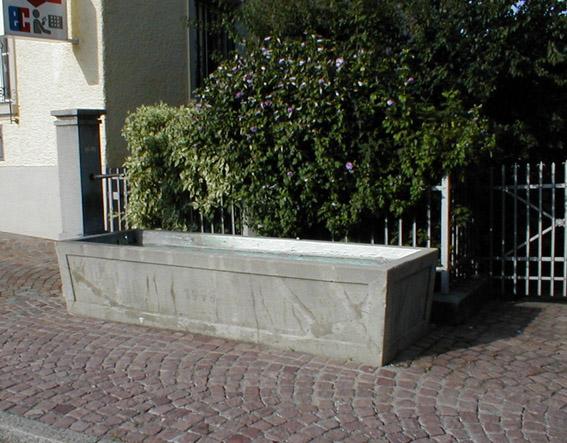 Brunnen bei der ehemaligen Raiffeisenbank