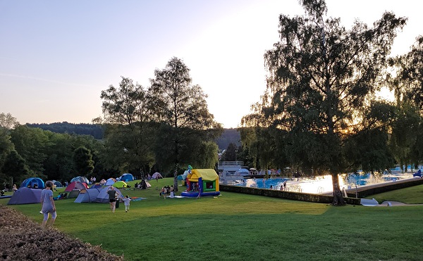 Zeltnacht in Urdorf im Freibad Weihermatt