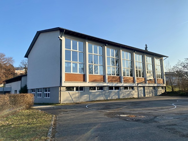 Turnhalle Embri