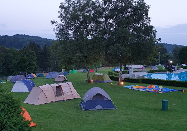 Zeltnacht in Urdorf im Freibad Weihermatt