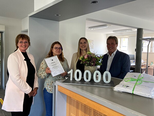 Ehrung 10'000 Einwohnerin