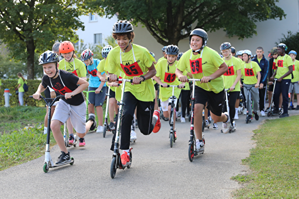 Schüler am Gigathlon der Sekundarschule