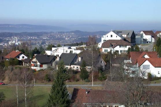 Blick aufs neue Quartier mit der Kezo im Hintergrund links.
