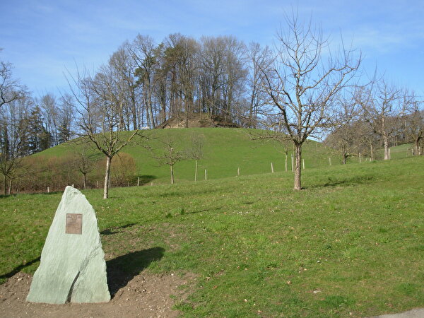Turmhubel Gutenburg mit Gedenkstein