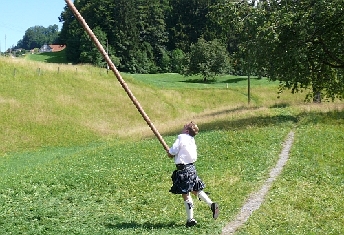 Baumstammwerfen