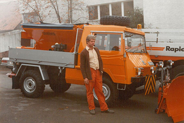 René Allenspach mit seinem ersten Winterdienstfahrzeug Pinzgauer Rapid - 1983