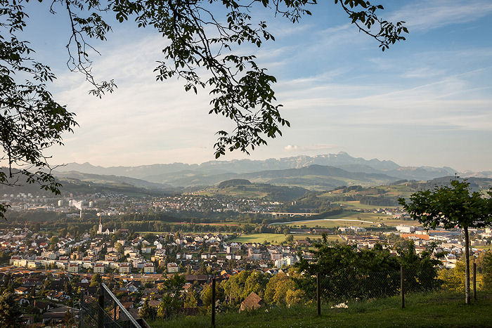 Blick vom Sonnenberg über Abtwil auf den Alpstein