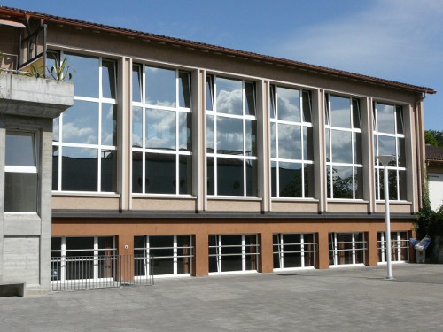 Aussenansicht der Turnhalle Grund
