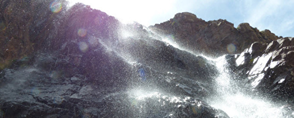 Wasserfall im Gegenlicht