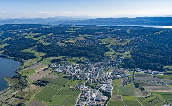 Flugaufnahme Fällanden - Schulraumplanung