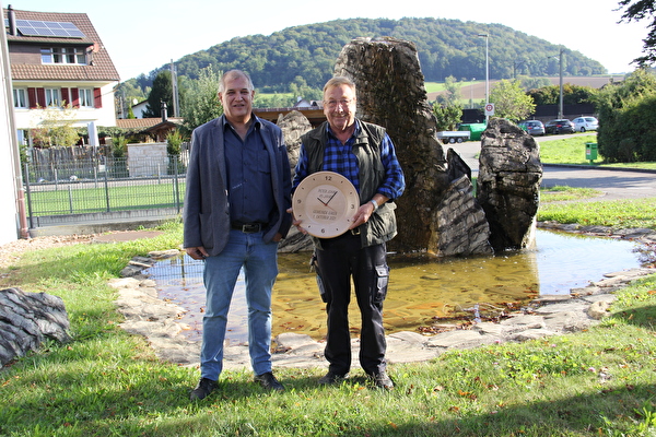 Der Gemeindeammann Stefan Grunder mit dem Mitarbeiter Peter John