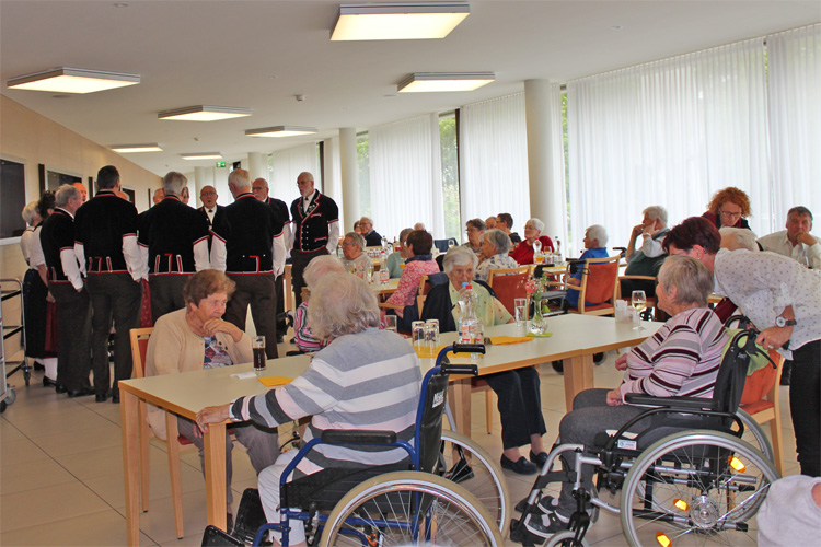 Aufmerksame Bewohner/innen und Gäste