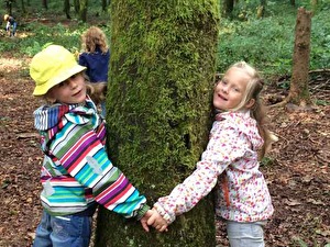 Spielen im Wald