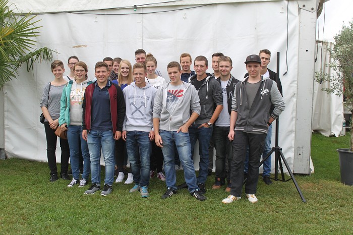 Jungbürger/innen 2015: Tanja Büttiker, Flavia Ackermann, Alina Stutz, Lukas Bruder, David Studer, Jenny Schmidt, Jasmin Jäggi, Remo Nützi, Andreas Kissling, Carmen Metzler, Marcel Bernhard, Stanko Imbach, Jan Bernhard, Marco Feldmann, Fabrice Laville, Samuel Nützi, Pascal Studer
