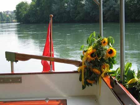 Der Blumenschmuck erfreute nicht nur am Einweihungstag die Passagiere.