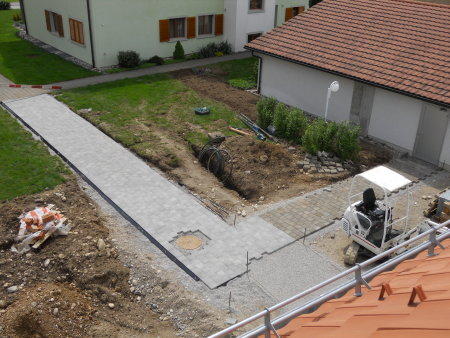 ... bestehendem Carport und neuen Velounterstand