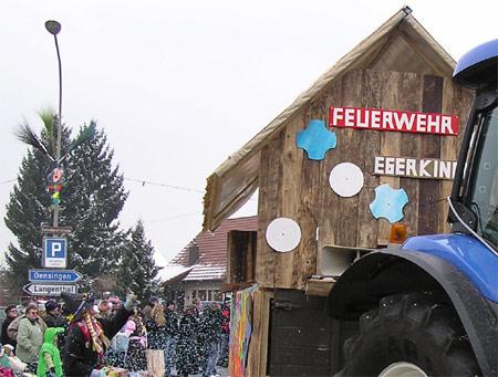 hat zur Gaudi ebenfalls eine Hütte