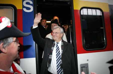 Mit dem Aussteigen aus dem Zug aus Bern betritt der Ständeratspräsident auf dem Oltner Bahnhof offiziell Solothurner Boden.