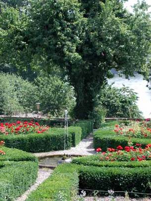 Der französische "Kreuz"-Garten über der Aare.