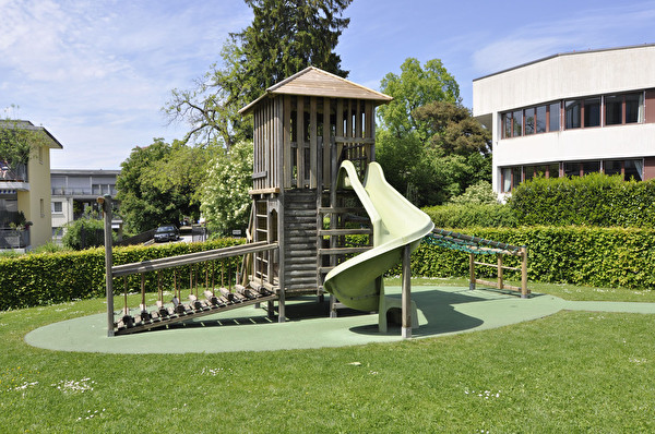 Spielplatz Schulhaus Oelwiese