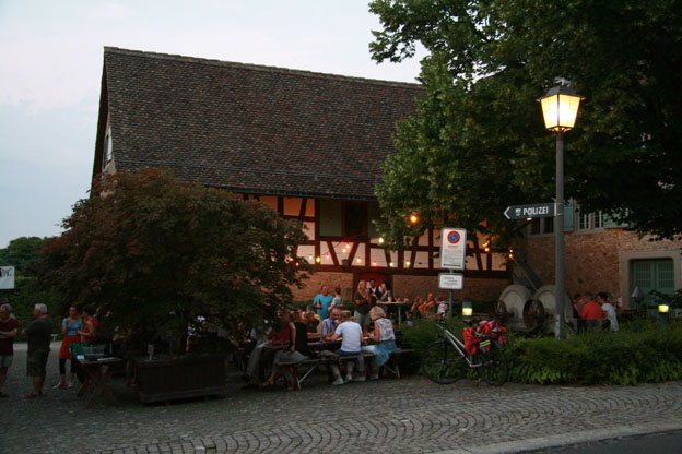 "Au paradis", Urs Bühlmann und sein Grundstein-Team