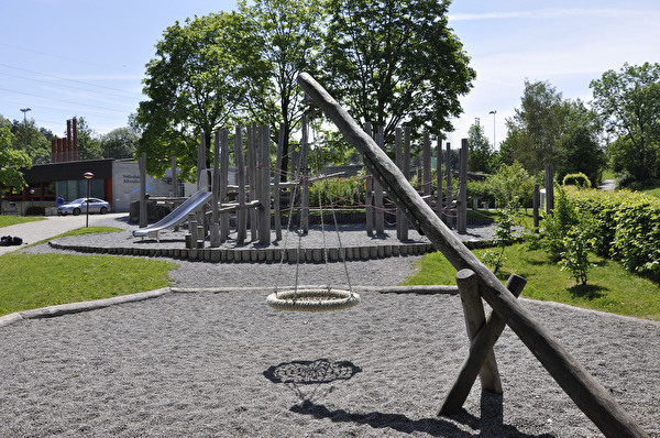 Spielplatz Schulhaus Schweikrüti