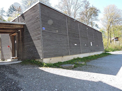 Jugi Brand, Aussenansicht