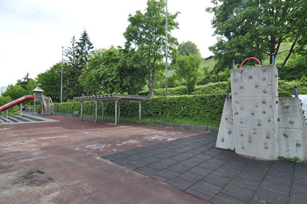 Spielplatz Schulhaus Sonnenberg