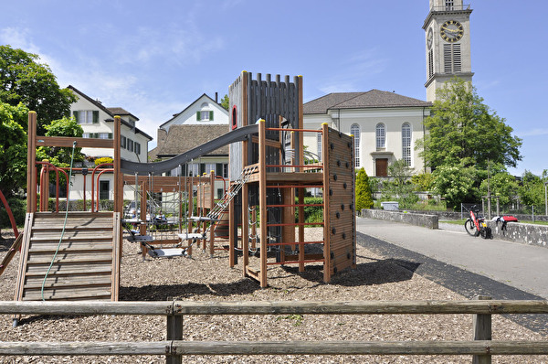 Spielplatz Schulhaus Oeggisbüel