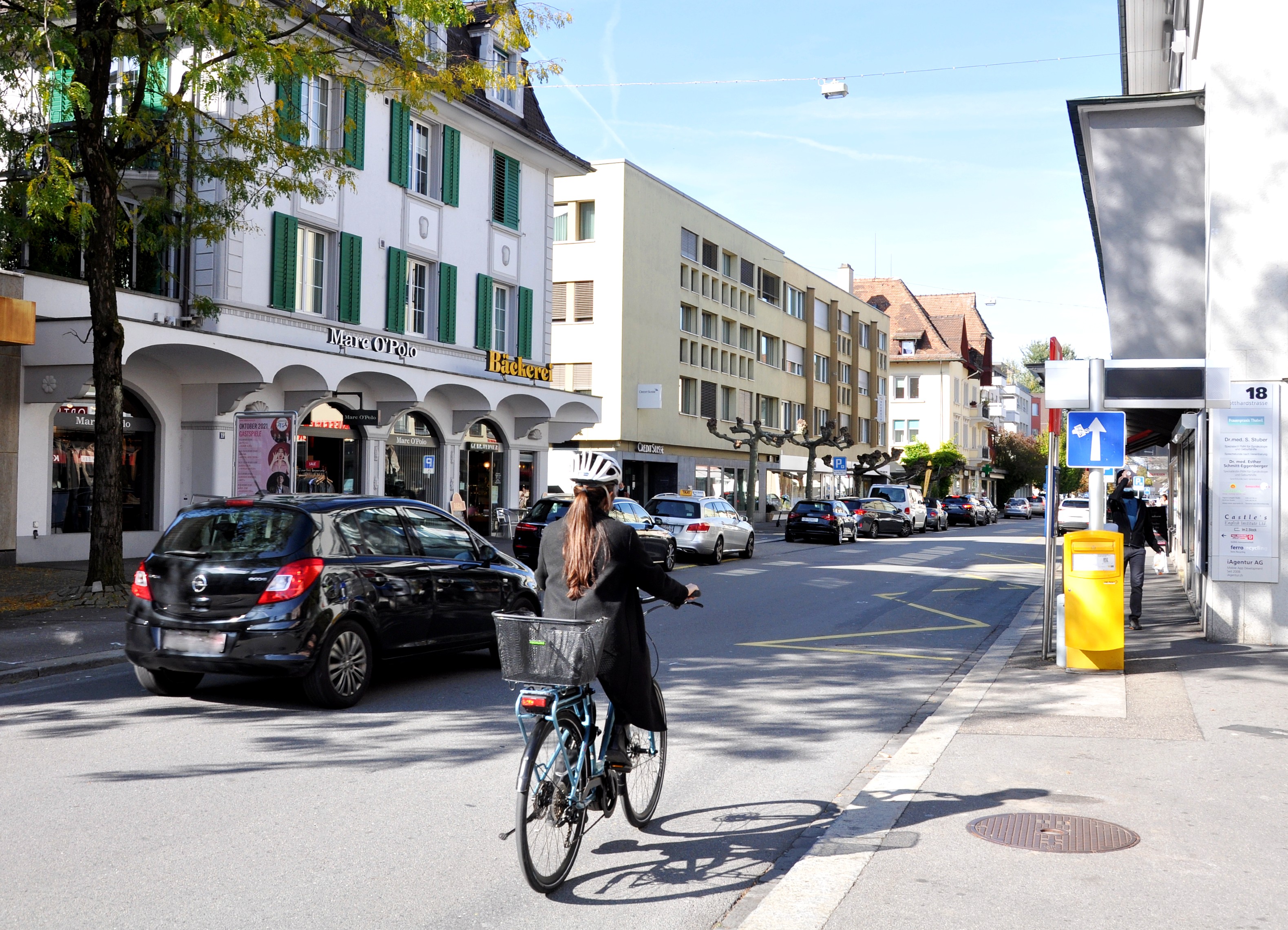 Veloverkehr im Thalwiler Zentrum (Gotthardstrasse)