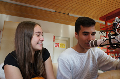 On Air: Lernende der Sek Thalwil moderieren eine Sendung für ihr Schulradio laut.fm/husi