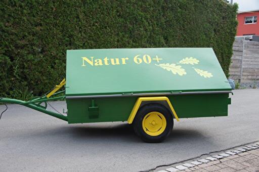 Gerätewagen beschriftet mit Natur 60+
