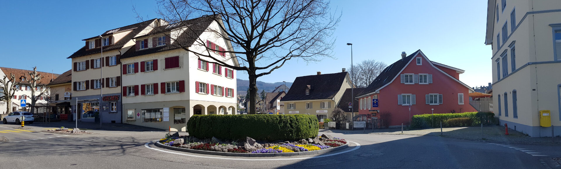 Bild zeigt den Kreisel beim Bahnhof Dornach