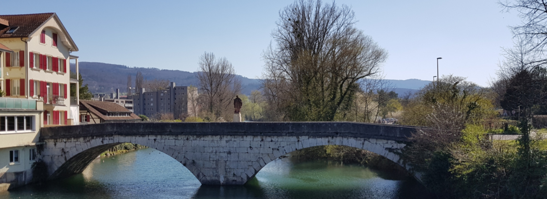 Auf dem Bild sieht man die Nepomukbrücke in Dornach